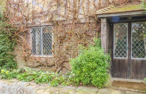 Chiddingstone Hoath House | Elegant Hoath House: Pet-Friendly Oasis with Pool & 8.8 Rating