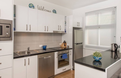 Hobart Central Business District Apartment | Unwind in Hobart: Perfect CBD Base with Spa & Pool