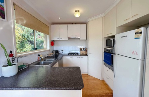 Kingston House | Hobart Harmony Home 10 minutes to CBD