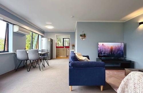 Hobart Central Business District Apartment | Exceptional Hobart Horizons Hideout Near CBD with Kitchen