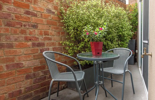 Hobart Central Business District Apartment | Ideal Hobart Apartment: Close to CBD with Spa & Parking