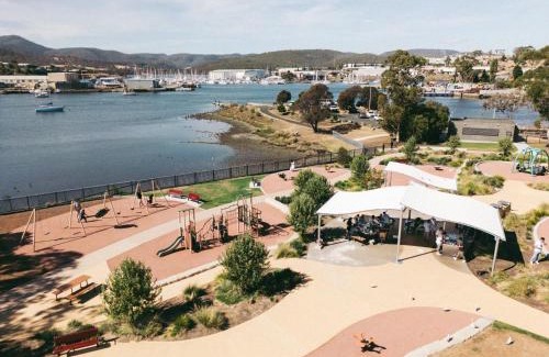 Derwent Park Apartment | Top-Rated Hobart Retreat: Perfect for Family Getaways