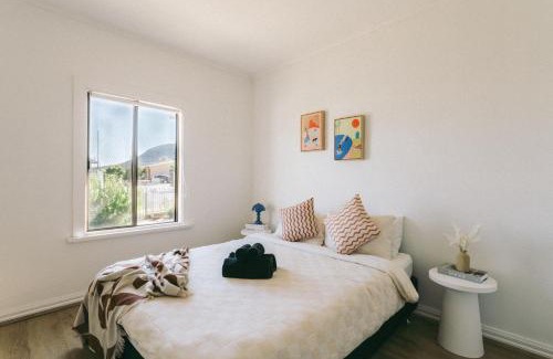 Derwent Park Apartment | Top-Rated Hobart Retreat: Perfect for Family Getaways