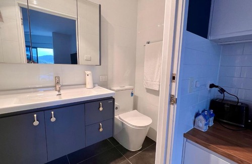 West Hobart Bed & Breakfast | Relax at Hobart View: Family-Friendly with Hot Tub Access
