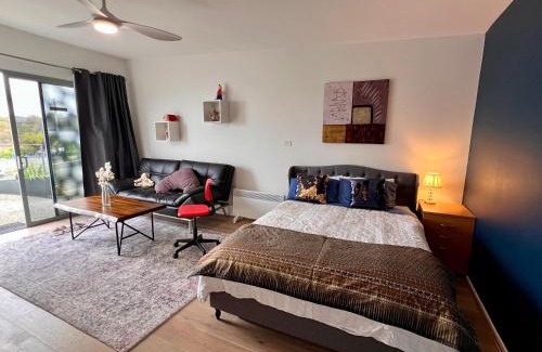 West Hobart Bed & Breakfast | Relax at Hobart View: Family-Friendly with Hot Tub Access