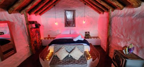 Guatape House | Enchanting Hobbit Hotel Ecolodge with Hot Tub in Guatapé