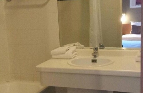 Sint-Stevens-Woluwe Hotel | Cozy Hobbit Hotel Zaventem: Spa & Family-Friendly Stays