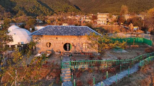 Bir Villa | Charming Hobbit House in Bir: Pet-Friendly & High Ratings