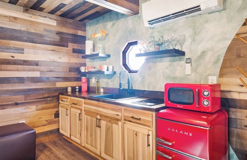 Creola Cabin | Enchanting Hobbit-Inspired Cabin with Hot Tub & Firepit