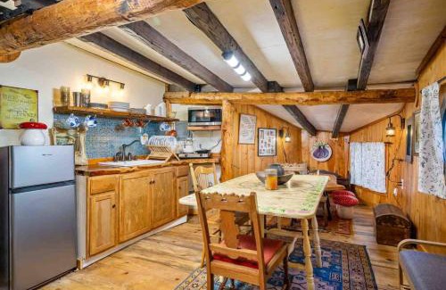 Salem House | Hobbits Rest