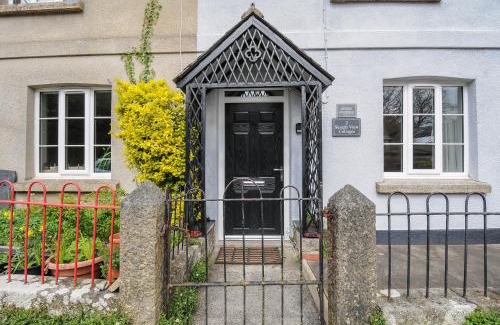 Sticklepath House | Pet and Child Friendly Stay at Hobbs Cottage, 4-Star Comfort