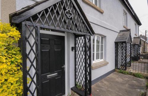 Sticklepath House | Pet and Child Friendly Stay at Hobbs Cottage, 4-Star Comfort