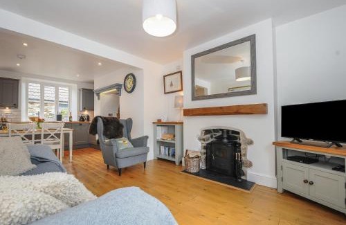 Sticklepath House | Pet and Child Friendly Stay at Hobbs Cottage, 4-Star Comfort