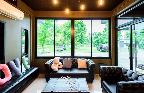 Uttaradit Hotel | Convenient Hobby Hotel with Family-Friendly Amenities