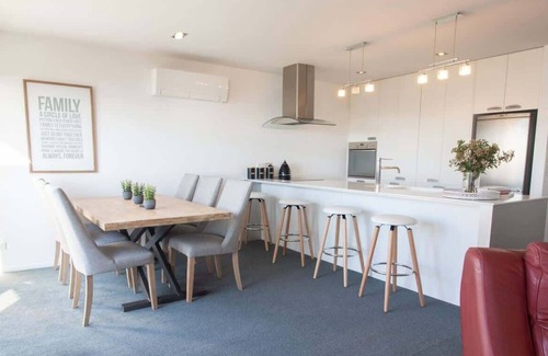 New Plymouth Apartment | Hobson Hot Spot: Oceanfront Views & Top Guest Rating 10/10