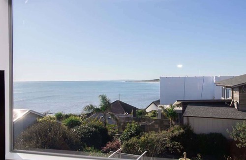New Plymouth Apartment | Hobson Hot Spot: Oceanfront Views & Top Guest Rating 10/10