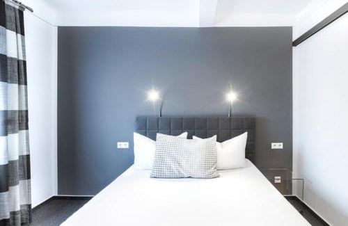 Morbach Hotel | Oceanfront Hochwald Lodge: Pet-Friendly Retreat with Views
