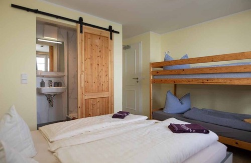 Oybin House | Hochwaldbaude: Family-Friendly Retreat with Restaurant & Breakfast