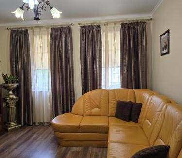 Reudnitz-Thonberg Apartment | Family-Friendly Hochweis with Outstanding 8.9/10 Rating