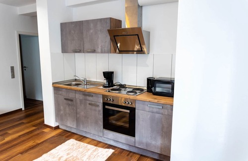 Moeckmuehl Apartment | Elegant Apartment in Historic Altstadt Möckmühl