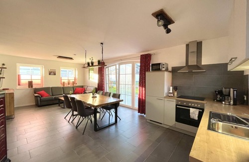 Warin House | Elegant Holiday Home with Lake View Near Wariner See