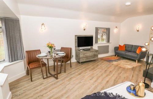 High Peak House | Discover Hockerley Cottage - 4-Star Retreat, Rated 9.5/10