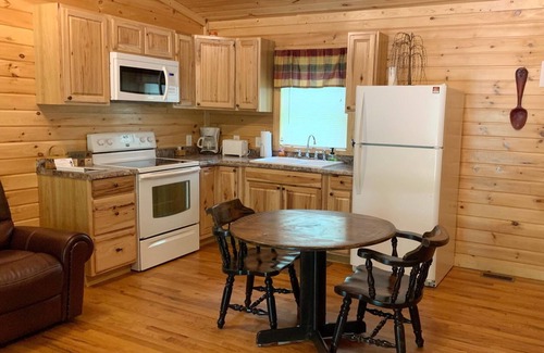 Rockbridge Cabin | Top-Rated Squirrel Haven with Spa and Hot Tub Amenities