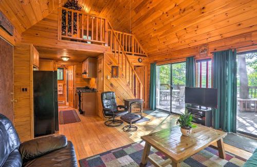 Carbon Hill House | Scenic Hocking Hills Lake Retreat with Hot Tub & Dock Access