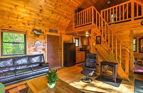 Carbon Hill House | Scenic Hocking Hills Lake Retreat with Hot Tub & Dock Access