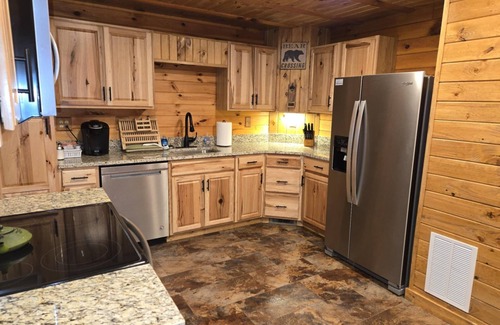 Rockbridge Cabin | Scenic Hocking Hills Log Cabin with Pool and Hot Tub