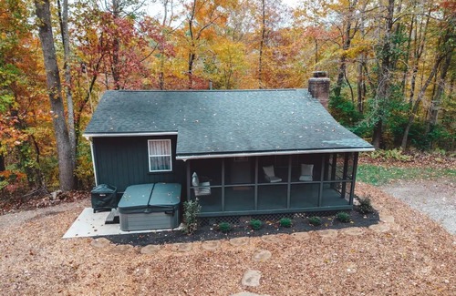 Logan Cabin | Hocking Hollows: Relaxing Cabin with Spa & Ocean Views
