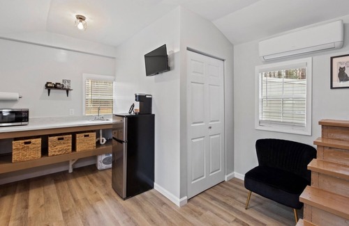 Auburn Cabin | Guest Rated 10/10: Hocus Pocus Tiny House Near Auburn
