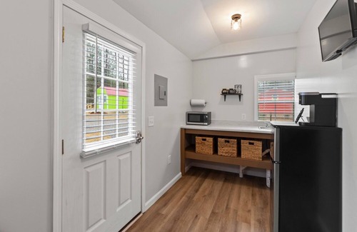 Auburn Cabin | Guest Rated 10/10: Hocus Pocus Tiny House Near Auburn