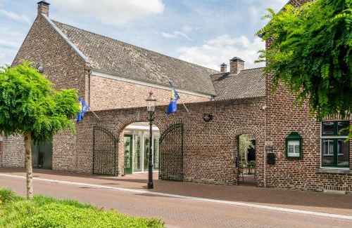 Beesel Hotel | Relax at Hoeve de Bongerd: Family-Friendly with Dining