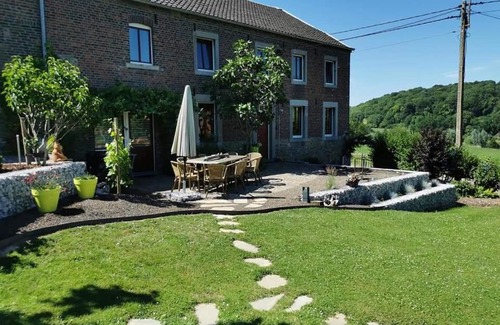 Sint-Martens-Voeren Bed & Breakfast | Welcoming Hoeve de Peer Veurs: Family-Friendly Retreat