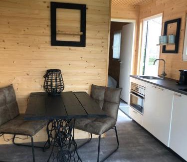Heibloem Bed & Breakfast | Guest Rated 10/10: Hoeve Delshorst with Family-Friendly Amenities