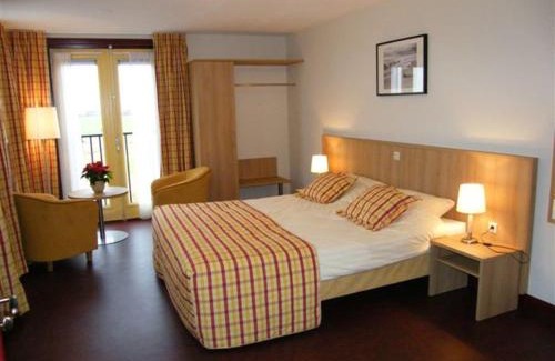 Monnickendam Bed & Breakfast | Discover Hoeve Meerzicht: Family-Friendly Retreat with Kitchen
