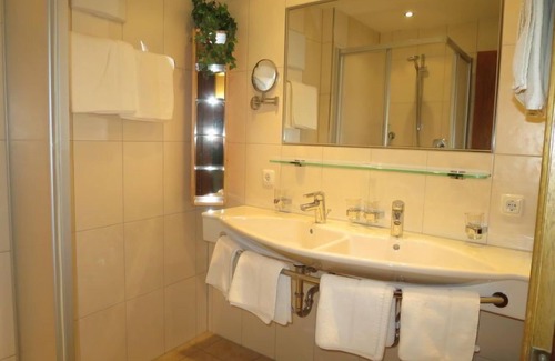 Sankt Anton am Arlberg Apartment | Discover Hof am Schönbach: Rated 9.6 with Lake Views