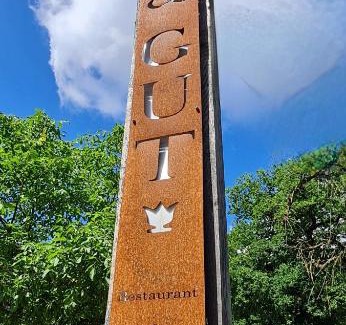 Itzenbuttel Hotel | Pet-Friendly Haven at Hof & Gut Jesteburg - Rated 8/10