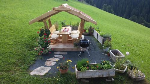 Kitzbuehel Apartment | Hof Hamoos: Guest Rated 9.6 with Family-Friendly Amenities
