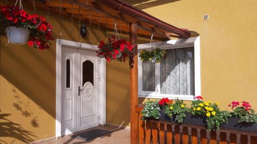 Yasinya Hotel | Hof: Guest Rated 9.5/10 with Family-Friendly Amenities
