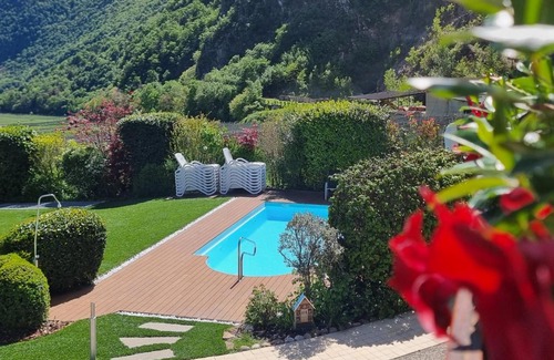 Andriano House | Relax at Hofer Hof: Oceanfront Pool & Spa Retreat