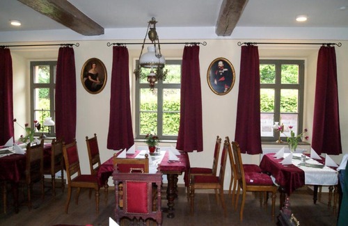 Altenburg House | Pet-Friendly Retreat at Hofgärtnerei with Family Amenities