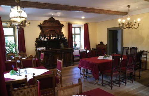 Altenburg House | Pet-Friendly Retreat at Hofgärtnerei with Family Amenities