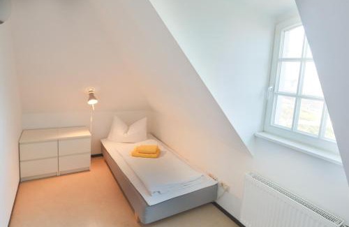 Innere Altstadt Hotel | Discover Hofgärtnerhaus: Pet-Friendly Oceanfront Oasis