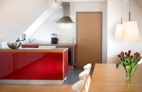 Innere Altstadt Hotel | Discover Hofgärtnerhaus: Pet-Friendly Oceanfront Oasis
