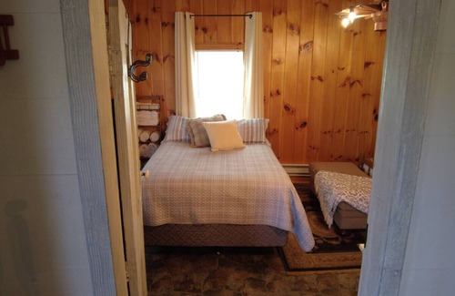 Burks Fork House | Cozy Hog Mt Retreat: Guest Rated 9.8 with Family Amenities