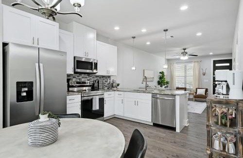 Point Venture House | Hogan Hideaway: Pet-Friendly Retreat with Pool & Hot Tub