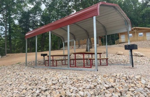 Eminence Cottage | Relaxing Getaway at Hogan's Hideout Cottage #4 with Spa