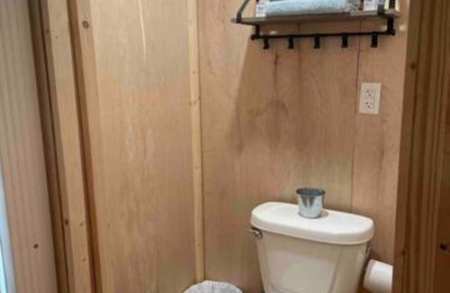 Eminence Cottage | Relaxing Getaway at Hogan's Hideout Cottage #4 with Spa